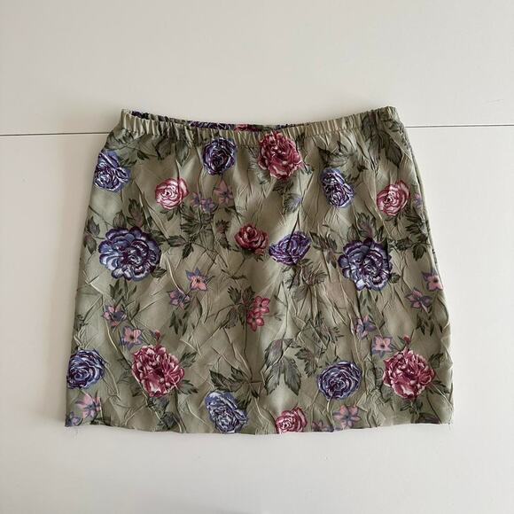 handmade sage green floral crinkle mini skirt - Picture 7 of 9